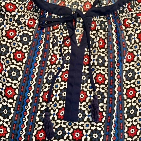 DR2 Tunic Top Large Red Navy Blue White Gray Keyhole Drawstring Tassels Floral - Picture 11 of 16